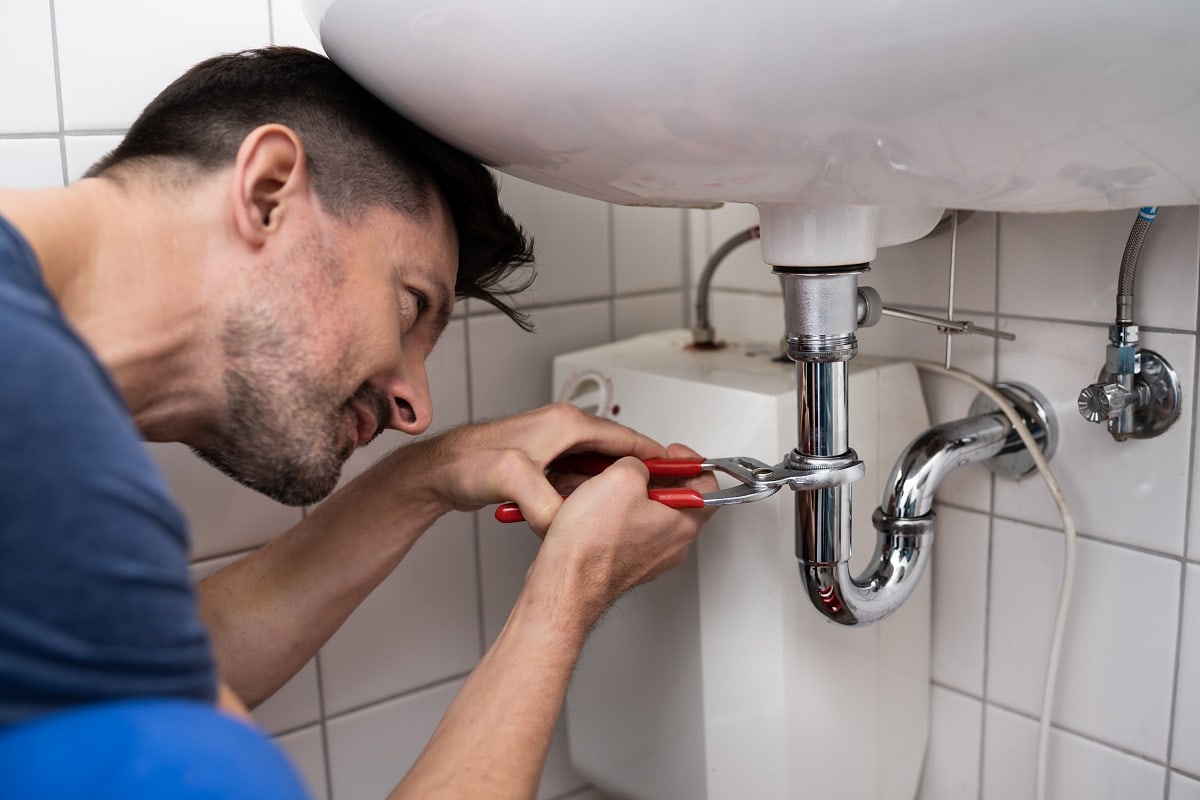 plumber fix shower